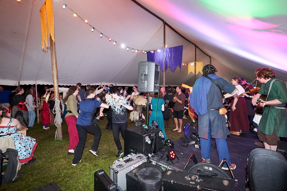 Buxom Wench at EMF - King's Grove