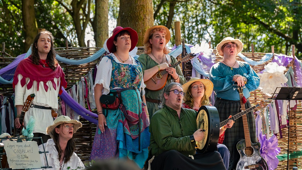 Performers and atmosphere at EMF - King's Grove